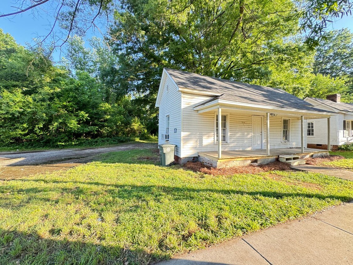 Primary Photo - 2Bd/2BA House on MLK close to Ennis Renova...