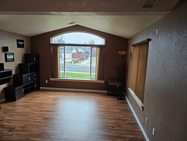 Building Photo - 978 SW Princeton Pl