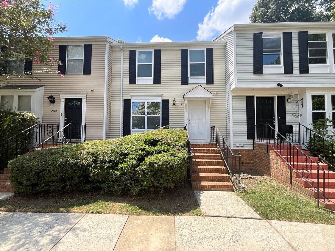 Foto principal - 9758 Old Gate Dr