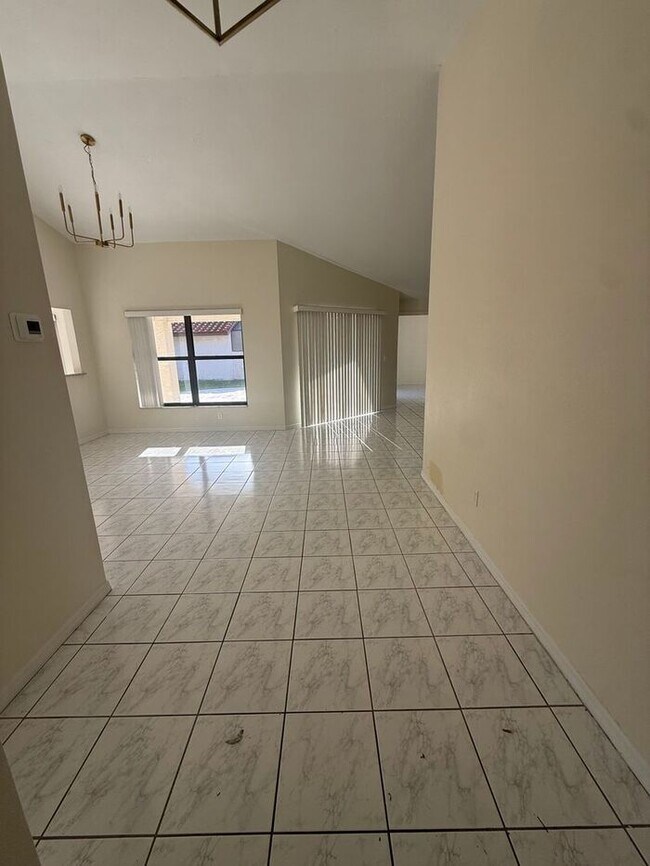 Foto del edificio - 3 Bed 2 Bath Home in Dr. Phillips!