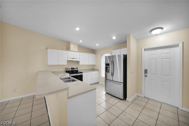 Building Photo - 3738 Santa Barbara Blvd