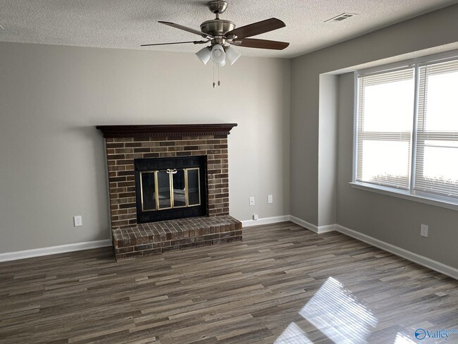 Building Photo - 115 Lewis Ln