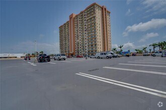 Building Photo - 4900 Brittany Dr S