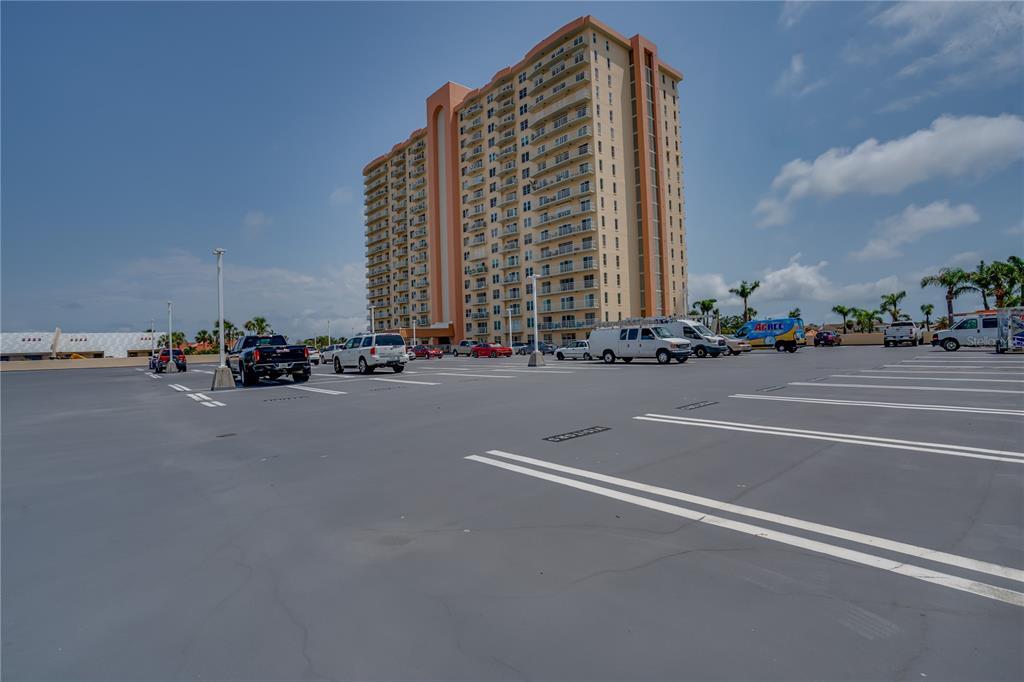 Foto principal - 4900 Brittany Dr S