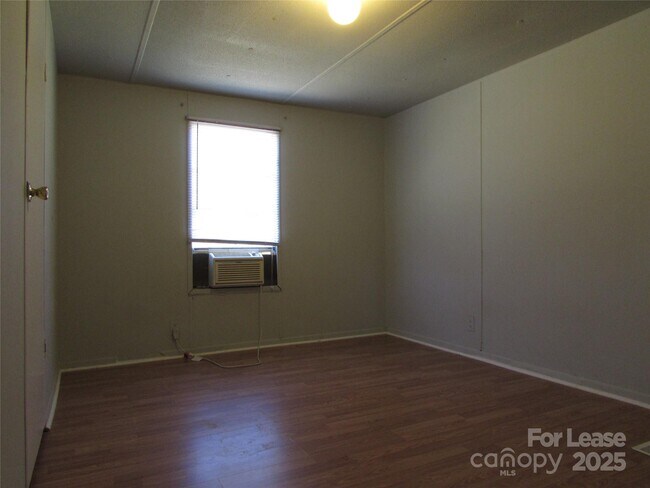 Foto del edificio - 435 Fern Hill Rd
