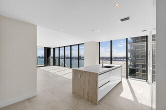 Building Photo - 700 NE 24th St