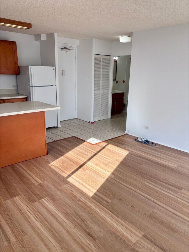 Foto del edificio - Available Now : 1 bedroom, 1 bath with 1 assigned parking stall in Summer Villa