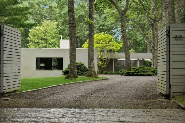 Building Photo - 50 Old Farm Rd
