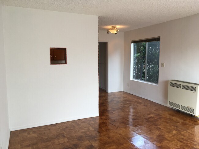 Building Photo - 2712 Highland Ave