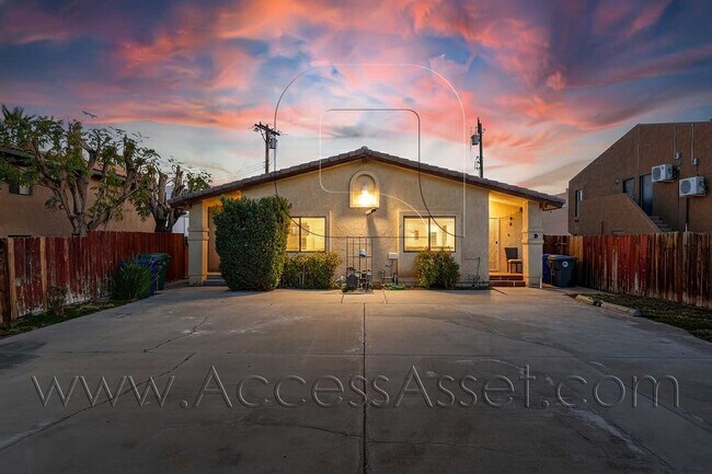 Foto del edificio - Charming 1 Bed/1 bath Duplex Home In La Quinta!