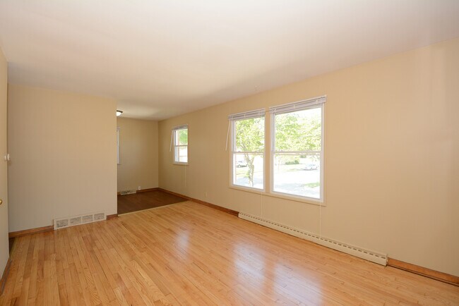 Building Photo - 7602 W Melvina St