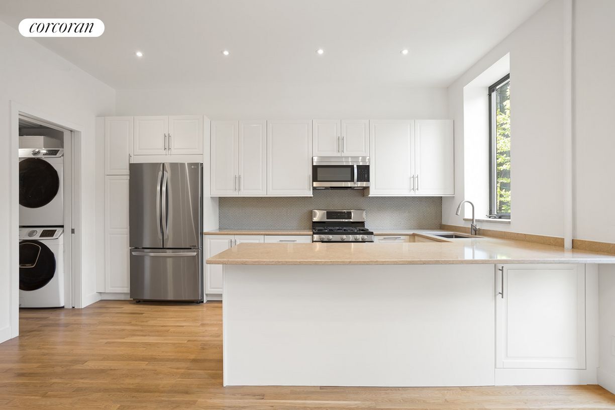 Foto principal - 498 7th St