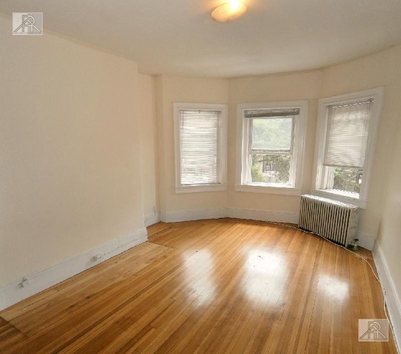 Primary Photo - 387 Harvard St