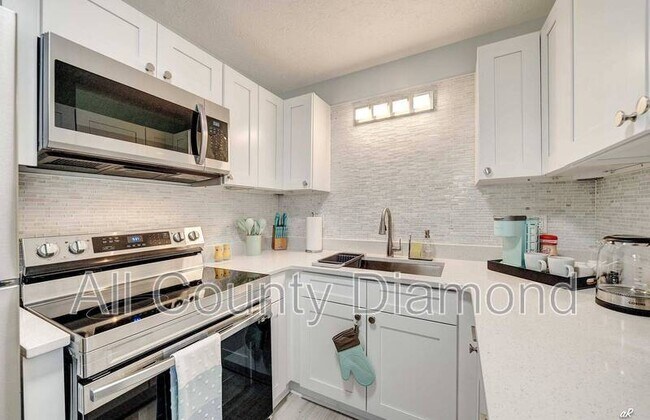Foto del edificio - 7308 Sunset Ave
