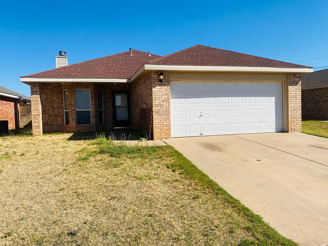 Foto principal - 3 bed 2 bath Frenship ISD