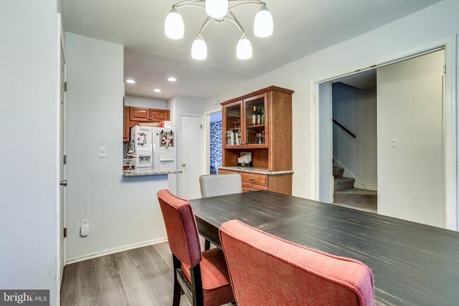 Building Photo - 546 Azalea Dr
