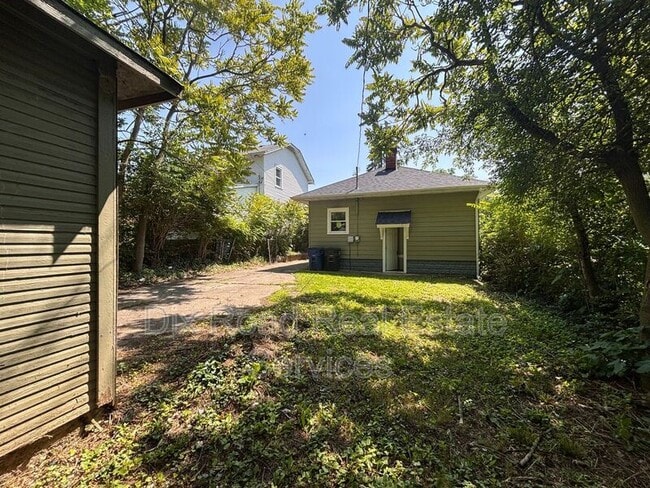 Building Photo - 2109 Victoria Ave