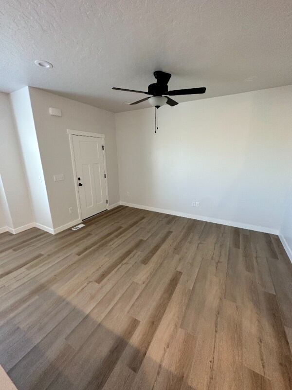 Foto del edificio - 894 N Hillcrest Rd