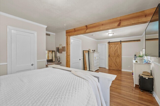 Foto del edificio - 1106 Oriole Ln