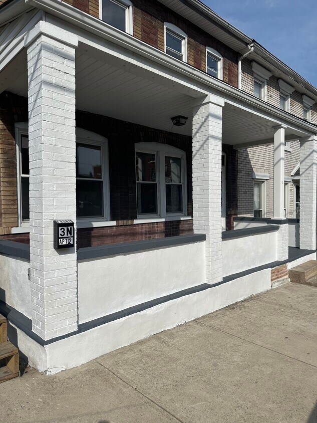 Primary Photo - 3 N Front St