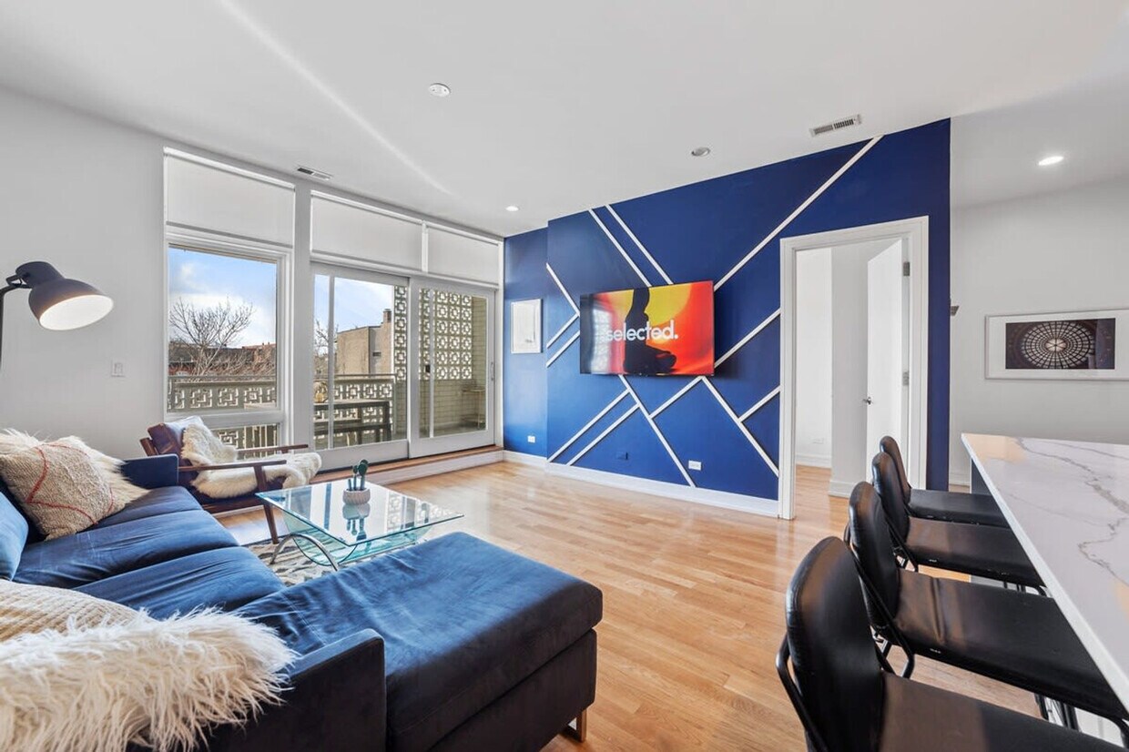 Foto principal - 2048 W Chicago Ave