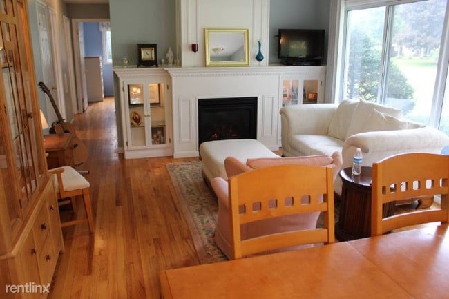 Building Photo - 4 br, 2 bath House - M15 and Waldon area