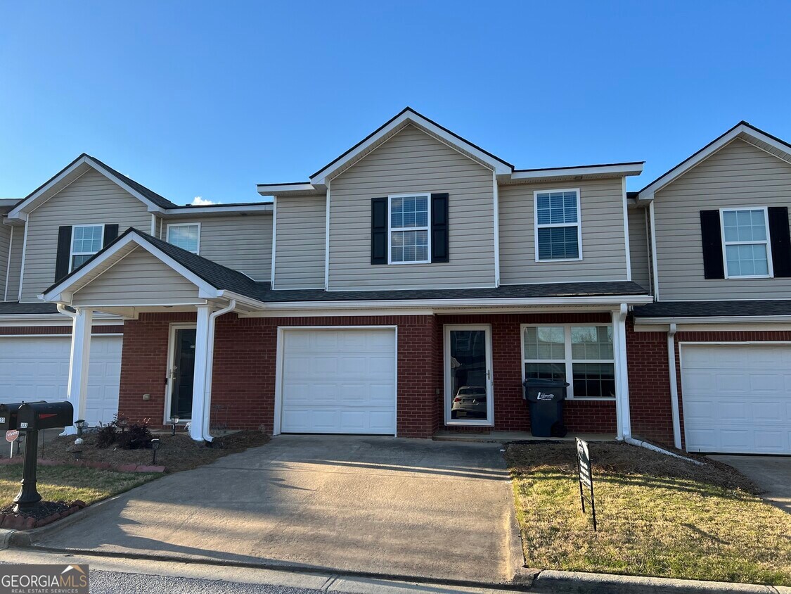 Foto principal - 333 Tara Commons Cir