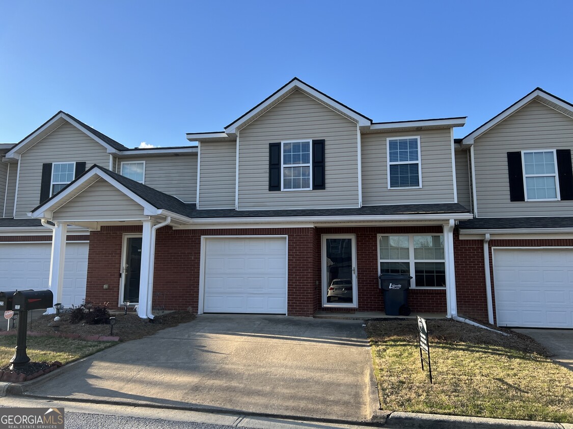 Primary Photo - 333 Tara Commons Cir