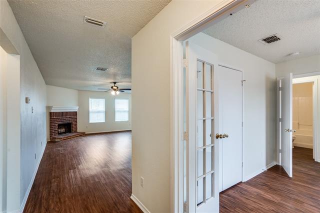 Foto del edificio - 1520 Starpoint Ln