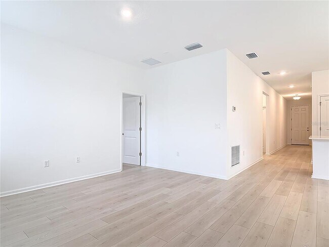 Foto del edificio - 2950 SUPERMARINE Rd