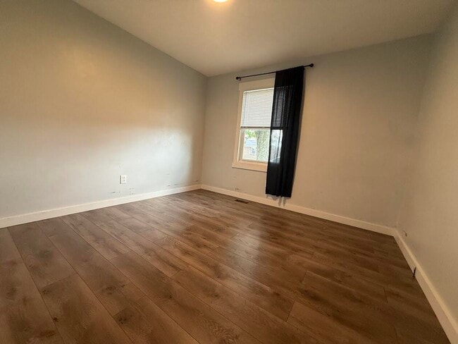 Building Photo - 408 Foxwood Dr