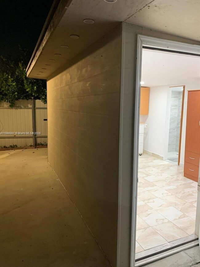 Foto del edificio - 20811 NW Miami Pl