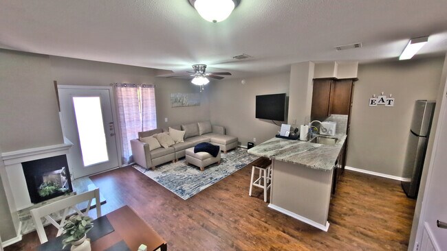 Foto del edificio - 1305 W Villa Maria Rd