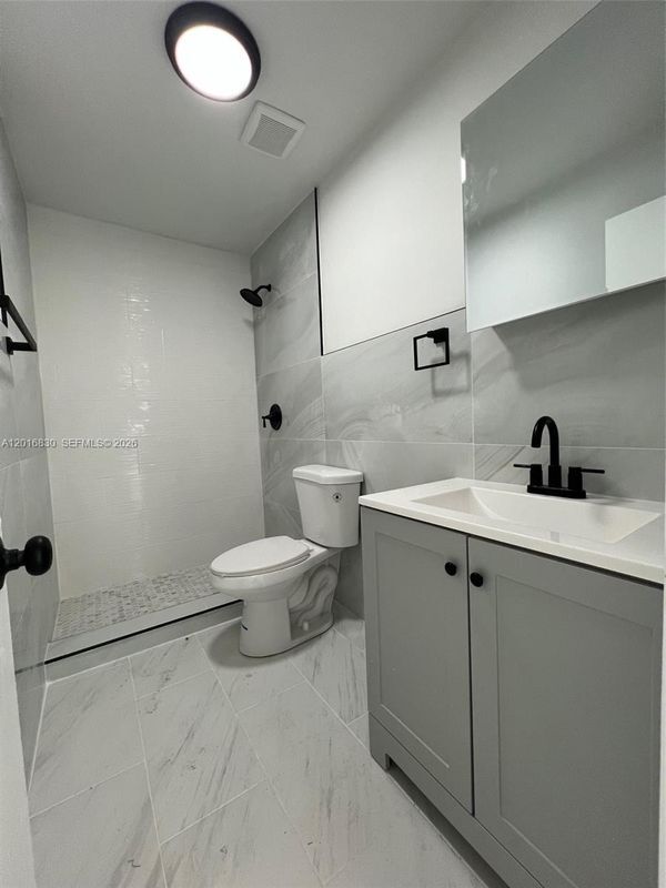 Foto del edificio - 1831 NE 56th St