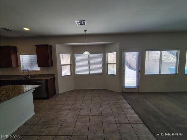 Foto del edificio - 8166 Minots Ledge Ave