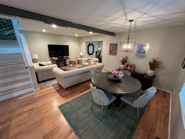 Photo - 940 Gale Ln Townhome