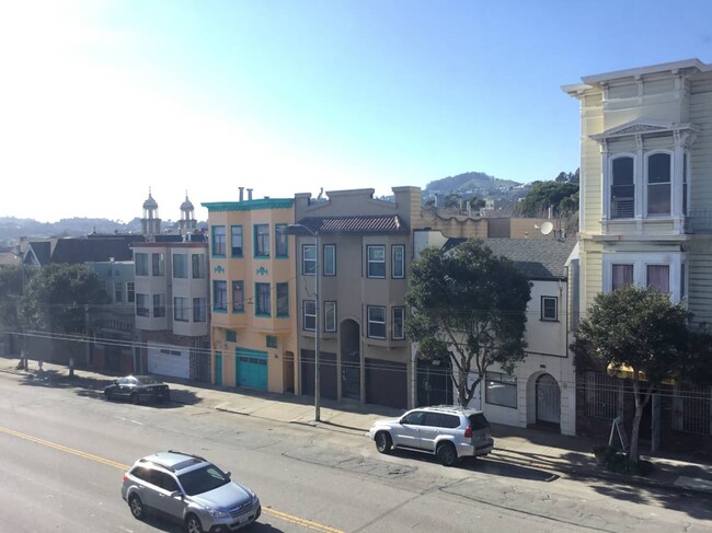 Building Photo - 3935 Mission St