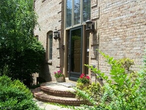 Building Photo - 4 Dearburn Ct