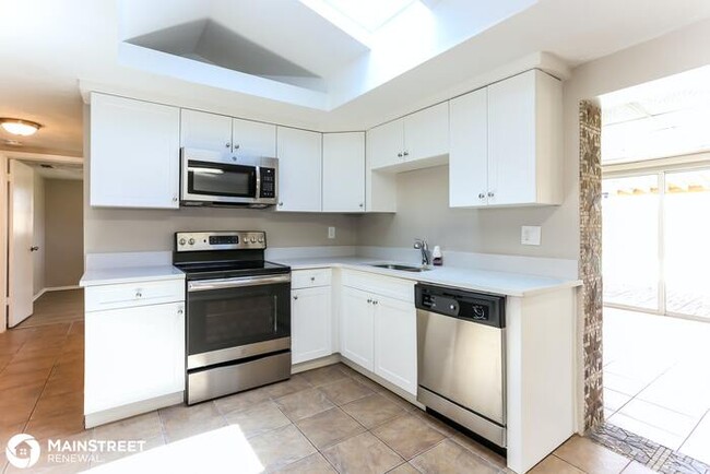 Building Photo - 3512 Eisenhower Dr, Holiday, FL 34691