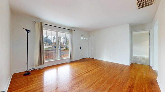 Foto del edificio - 450 Redwood Ave