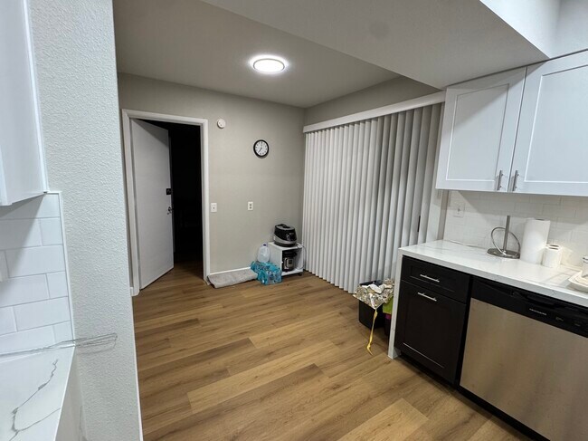 Building Photo - 20018 N Lakeforest Dr