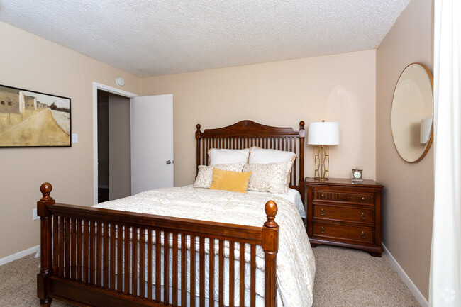 1BR,1BA-737sft - Oak Hollow Apartments