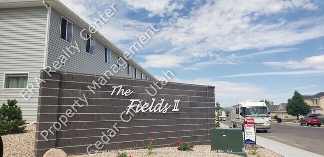 Foto del edificio - Move-In Discount - 3 Bedroom - 2.5 bathroom - in the heart of Cedar City!