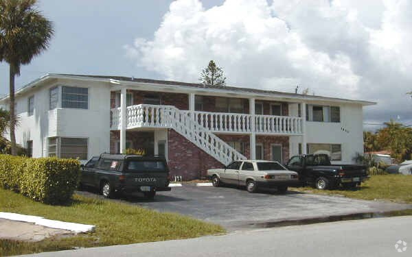 Building Photo - 1820 NE 56th St