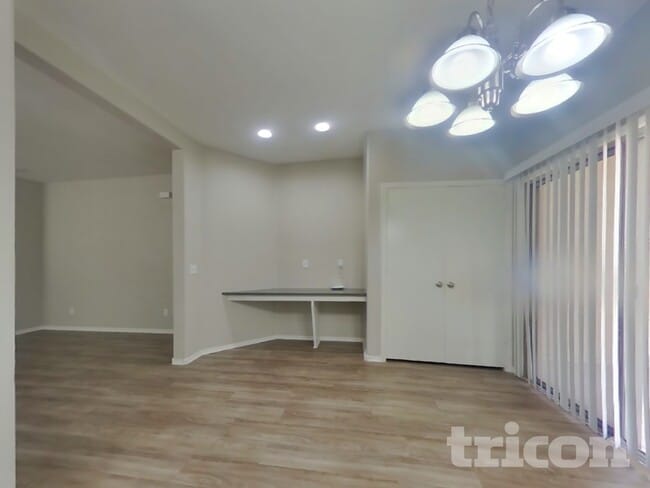 Foto del edificio - 15441 W Cameron Dr
