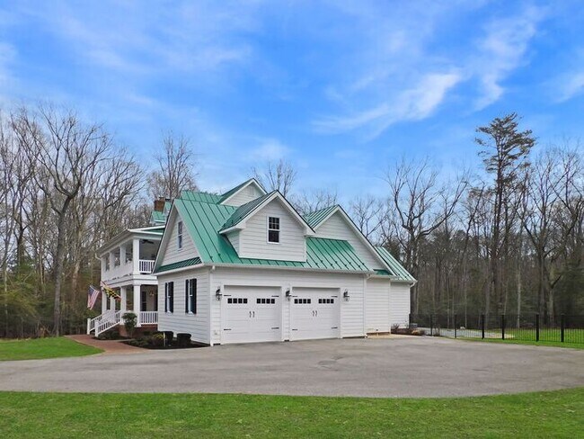 Building Photo - 9885 Bowling Rd