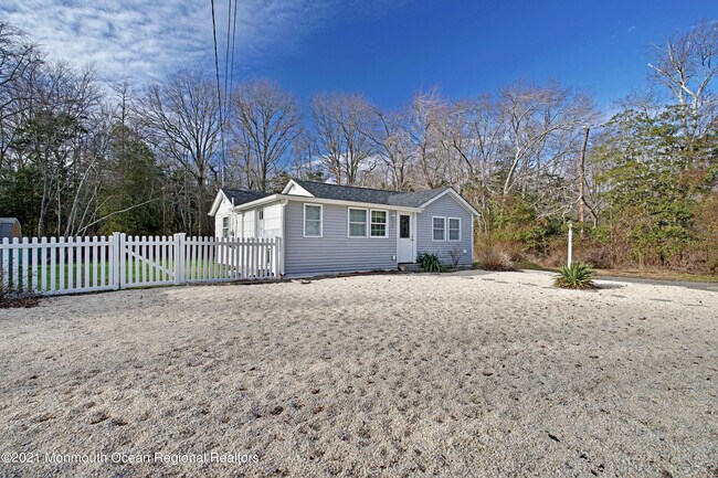 Building Photo - 300 Hurley Ave