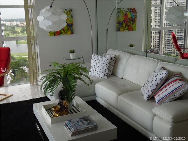 Foto del edificio - 20515 E Country Club Dr