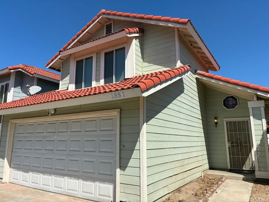 Primary Photo - Charming 3-Bed, 3-Bath Home in Gated Colto...