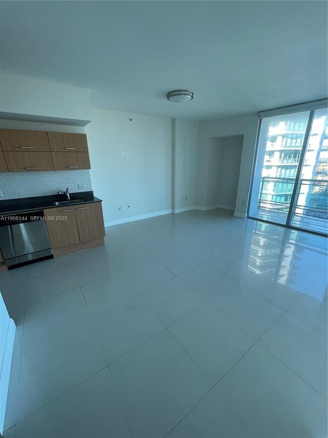 Building Photo - 350 S Miami Ave